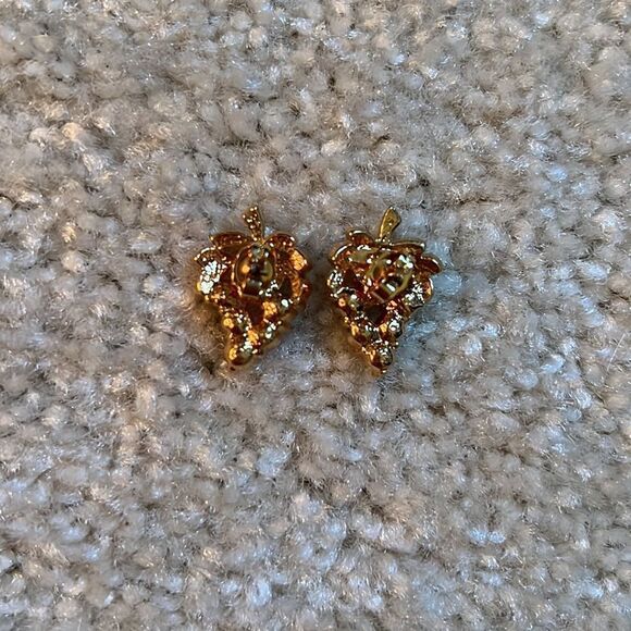 WOMEN’S AVON EARRINGS! - Picture 3 of 5